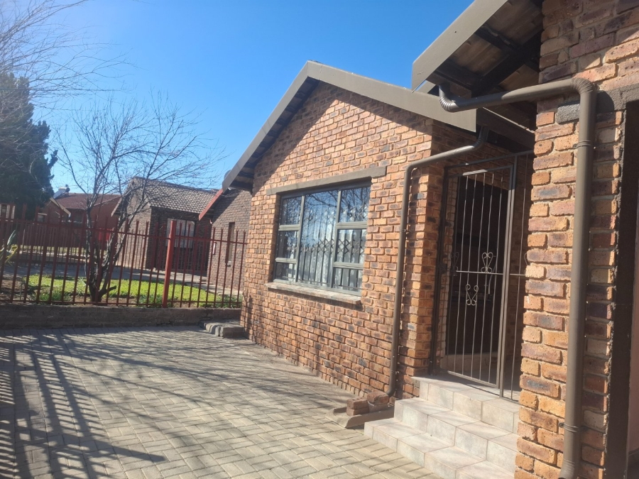 3 Bedroom Property for Sale in Maokeng Free State